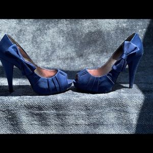 Paris Hilton size blue heels